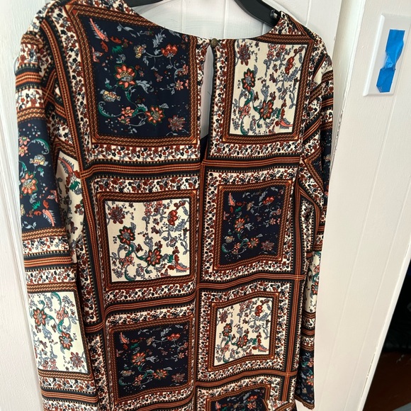 NWOT Lulu's Navy and Cream Lined Pattern Dress w/Bell Sleeves and Ruffle Bottom - Picture 9 of 15